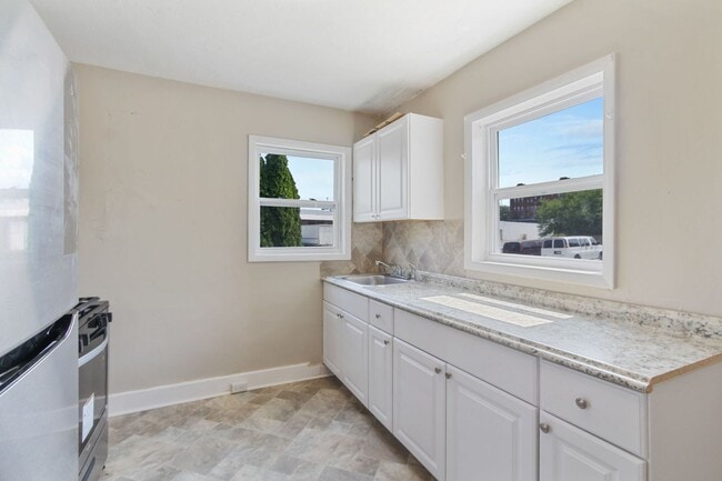 Building Photo - Coming Soon- Spacious 3-bedroom home Locat...