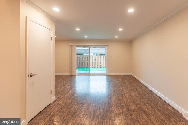 Building Photo - 308 Wayne Ct