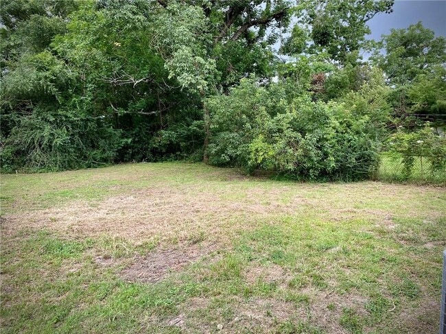 Building Photo - 1461 W Linwood Dr