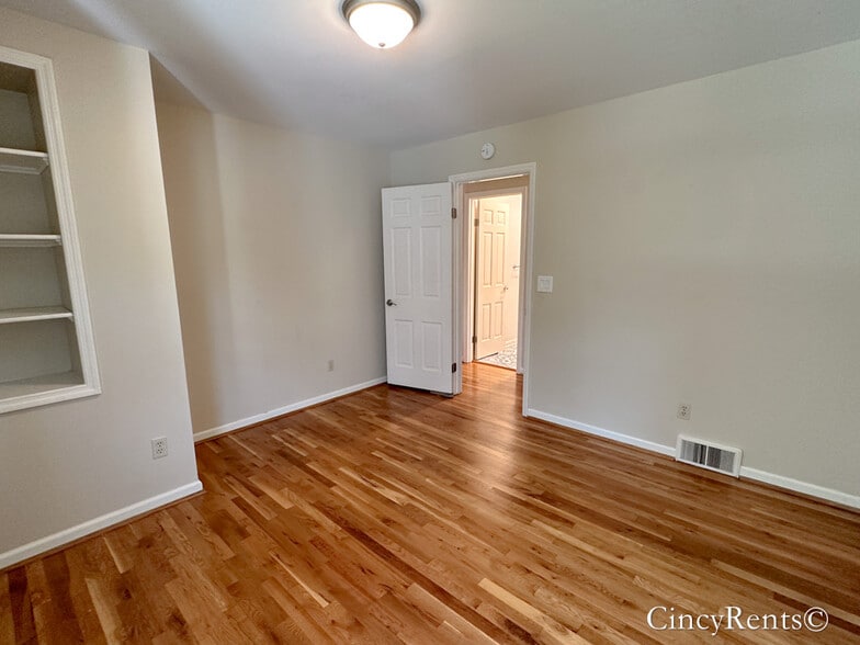 Building Photo - 6463 Oldbarn Ct