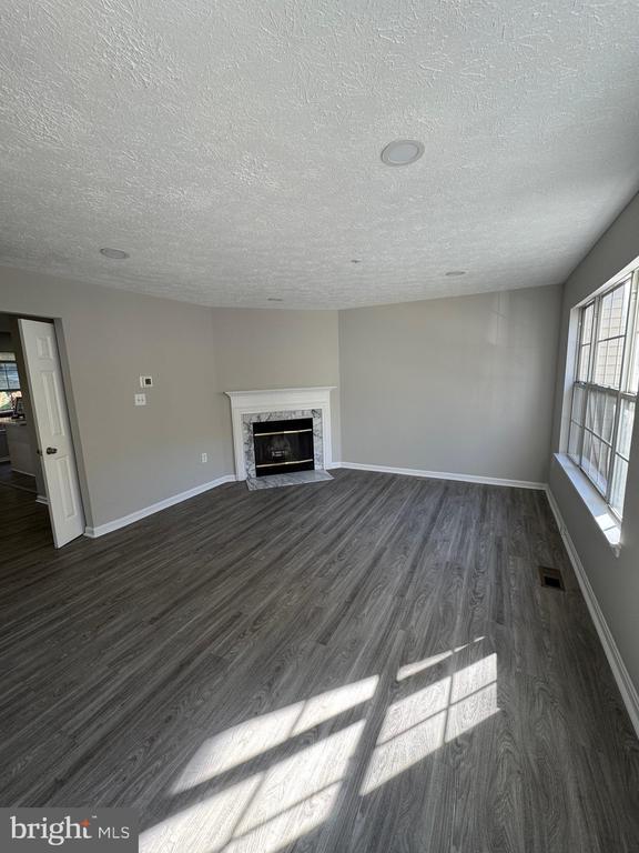 Building Photo - 4132 Silver Park Terrace