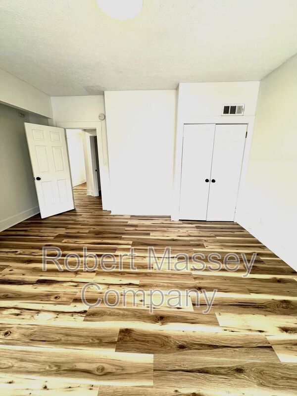 Building Photo - 1618 Ellwood Ave