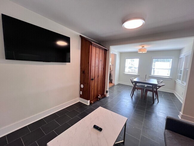 Building Photo - Fully Updated Home in San Leandro Available for Rent!!