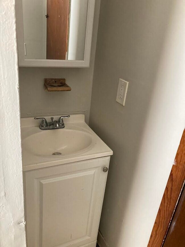 Building Photo - 430 Ridgeway Ave