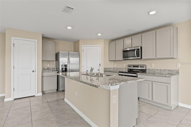 Building Photo - 16847 Delia St