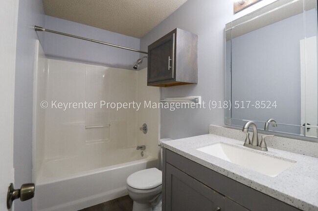 Building Photo - 3 Bed | 2 Bath in Owasso!