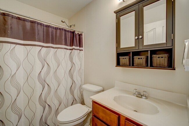 Building Photo - 3/BD - 2.5/BTH  Well Maintained Home in Li...