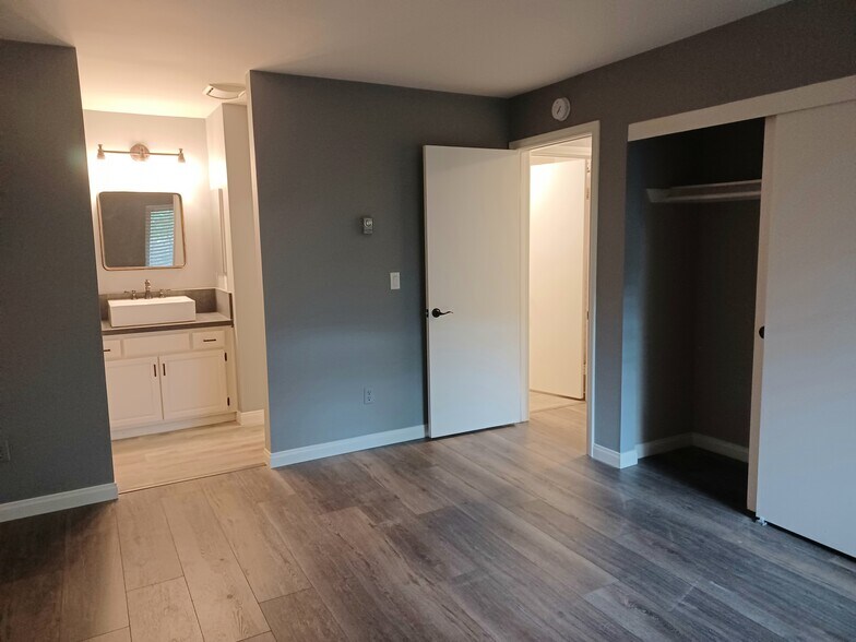 Building Photo - 3664 Clairemont Dr