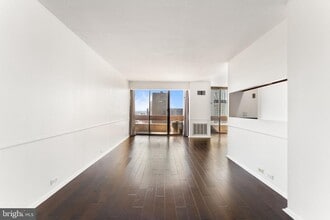 Building Photo - 1326 Spruce St