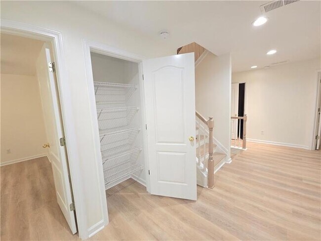 Building Photo - 12592 Waterside Dr