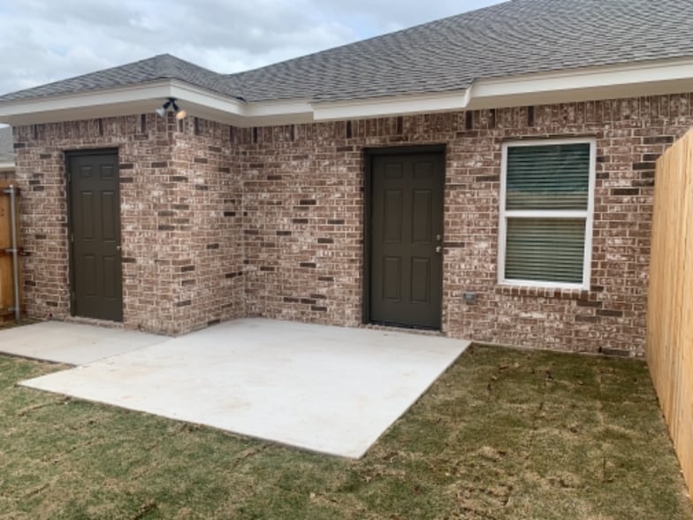 Building Photo - 3301 Belmont Dr