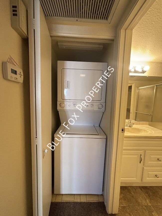 Building Photo - 7944 E Colette Cir