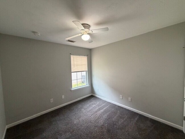Building Photo - 514 Lory Ln