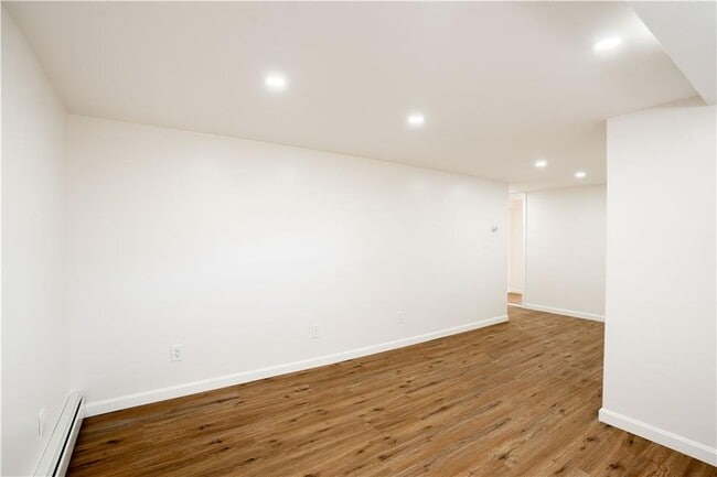 Building Photo - 10 S Locust Ave