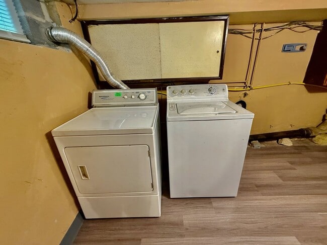 Building Photo - Recently UPDATED 3 BD/1 BA HOUSE in great East Passyunk/LOMO location w/ new Engineered Wood Floo...