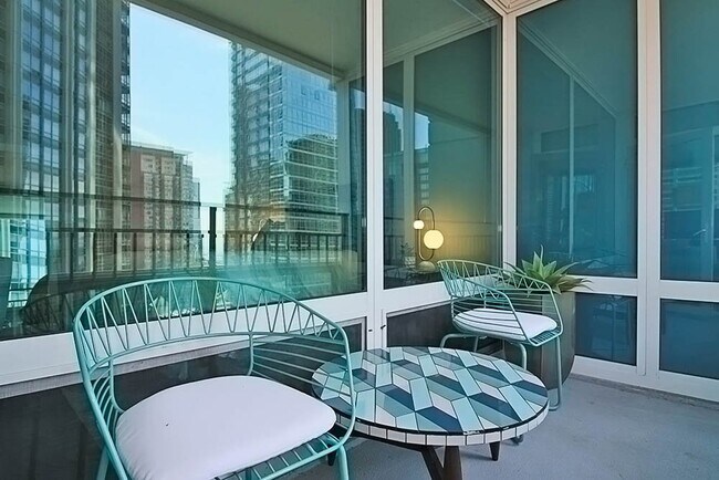 Building Photo - 533 N McClurg Ct