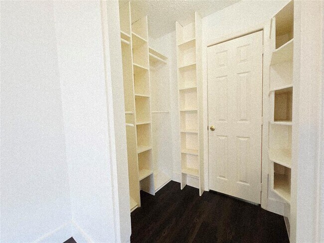 Building Photo - 12625 Newbrook Dr