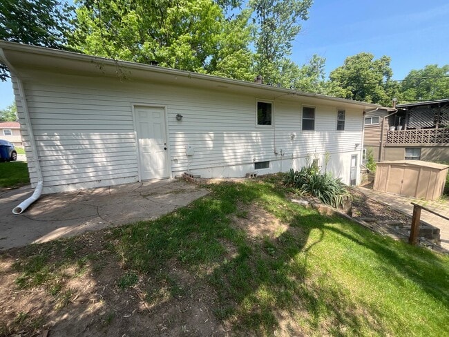 Building Photo - Adorable ranch