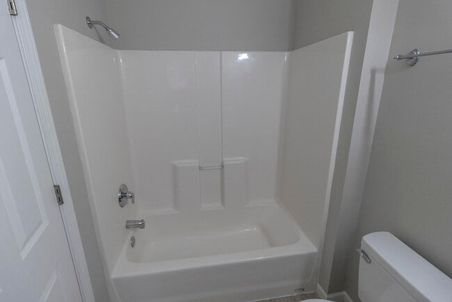 Building Photo - 1938 Center St