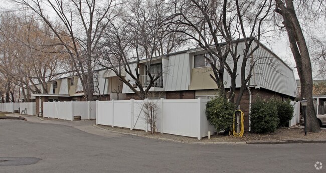 Primary Photo - Hidden Grove Apartments