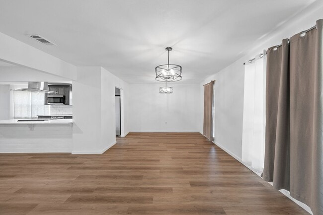 Building Photo - Fully Renovated Woodway Home