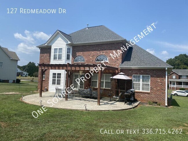 Building Photo - 127 Redmeadow Dr