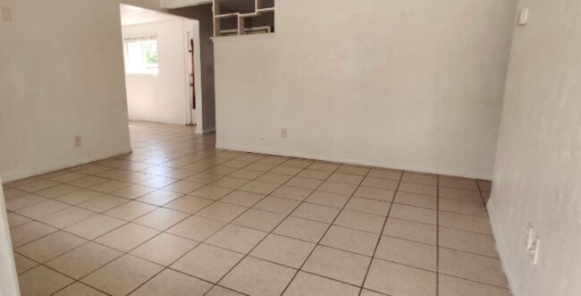 Building Photo - 2050-2033 33rd Ave N