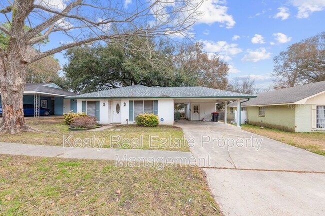 Building Photo - 137 Amber St