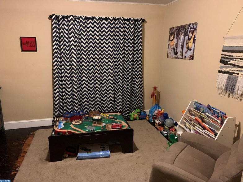 Building Photo - 555 CHESTNUT