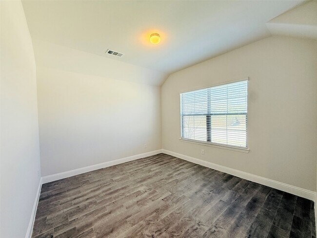 Building Photo - 2305 Caroline St