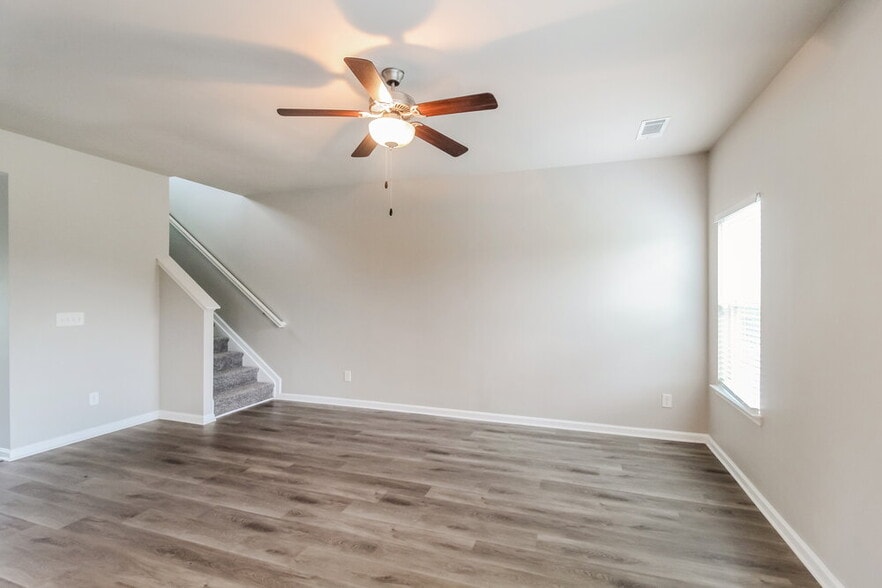 Building Photo - 203 Fern Walk