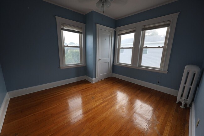 Building Photo - 12 2nd St