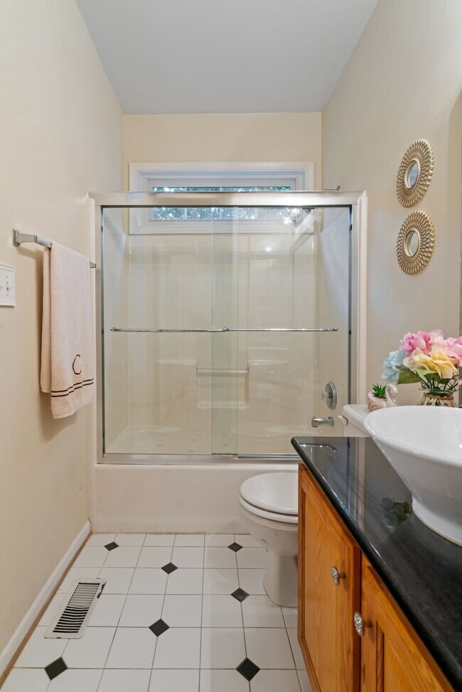 Building Photo - ***Amazing opportunity to rent this beauti...