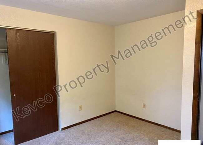 Building Photo - 620-622 Endicott St