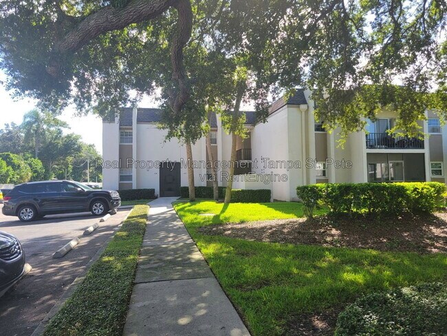 Building Photo - 711 Russell Ln