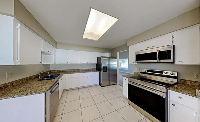 Building Photo - 12814 Longcrest Dr