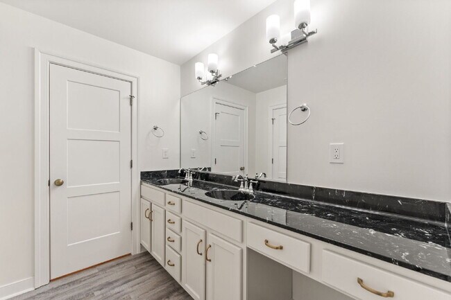 Building Photo - Spacious 5 Bedroom Home in Rountrey (Newmarket Section) – 3,555 Sq Ft – $4,350/mo