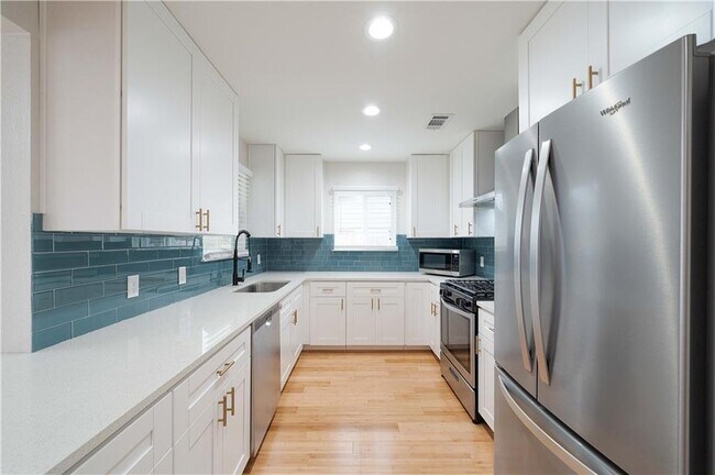 Building Photo - 2515 Berkett Dr