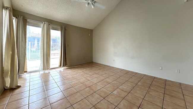 Building Photo - PRICE REDUCTION!! Cozy 2 Bedroom 2 Bathroo...