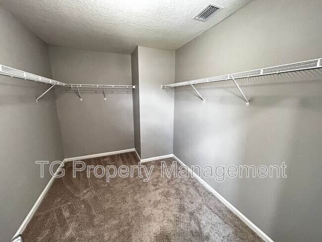 Building Photo - 11646 Pacific Dogwood Ct