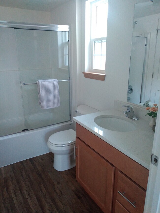 Building Photo - 2745 Hidden Dr