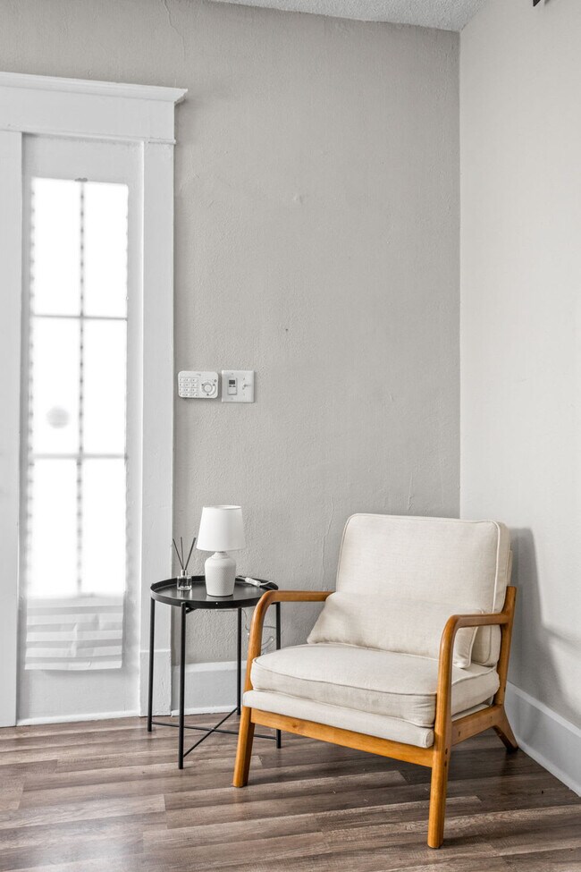 Building Photo - 325 N Bancroft St