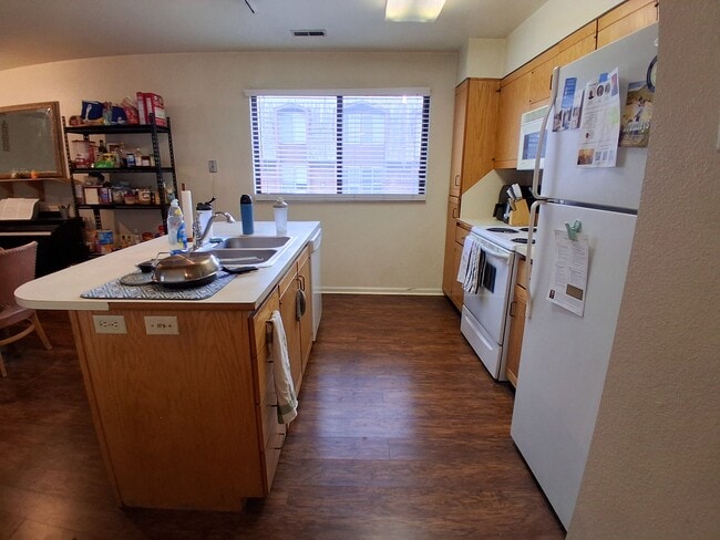 Building Photo - 769 N 200 E