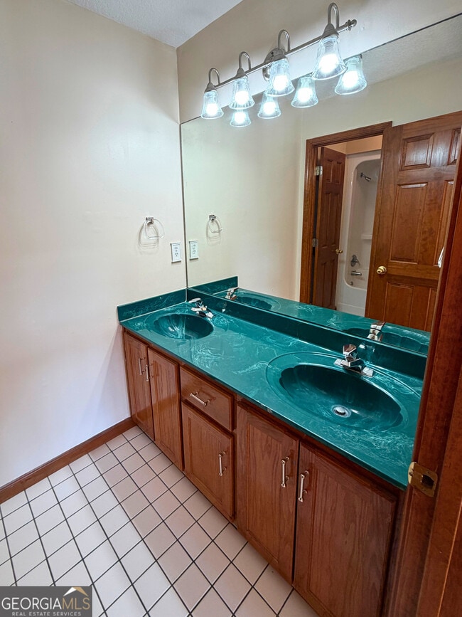 Building Photo - 1818 Union Carbide Rd