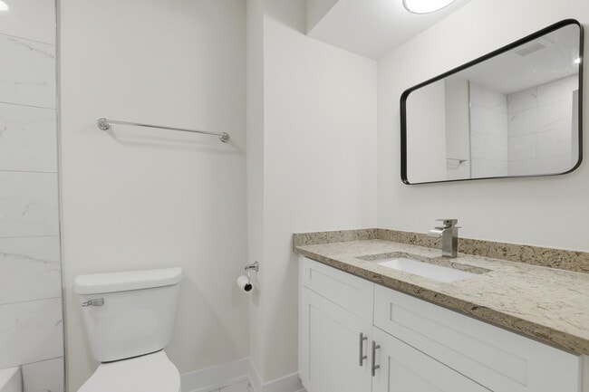 Building Photo - 763 Wellington Ave