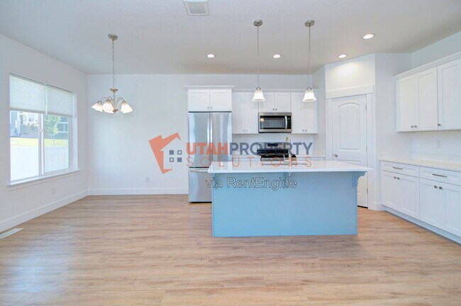 Building Photo - 1316 Dawes Wy