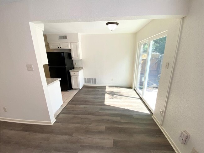 Building Photo - 1103 Westwood Dr
