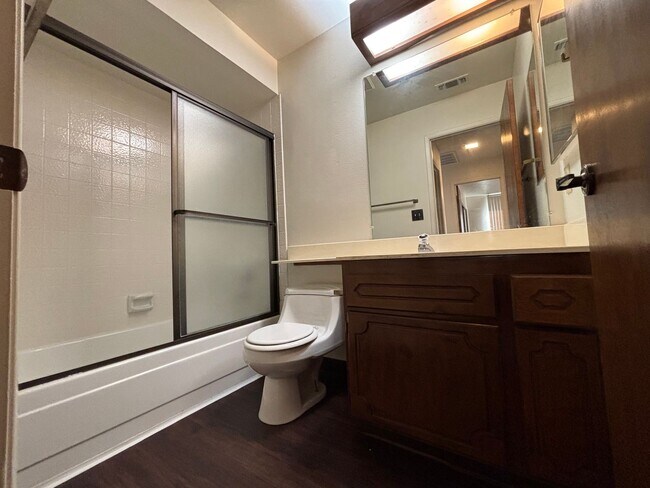 Building Photo - 5332-5332 Angelina Ave