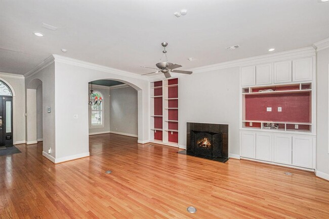 Building Photo - 4655 Spruce St