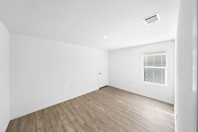 Building Photo - 4546 Glades Wy